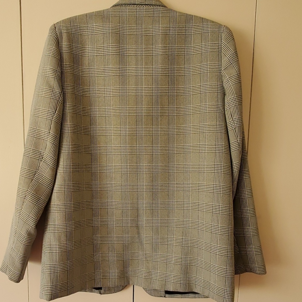Blazer - Picture 2 of 2